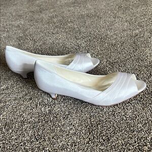 Elegant White Peep-Toe Women's Shoes